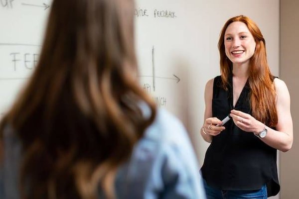 Comment communiquer avec les enseignants d'un lycée ?
